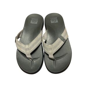 Reef Men's Cushion Phantom Thong Flip Flops in Black/Gray Size 8